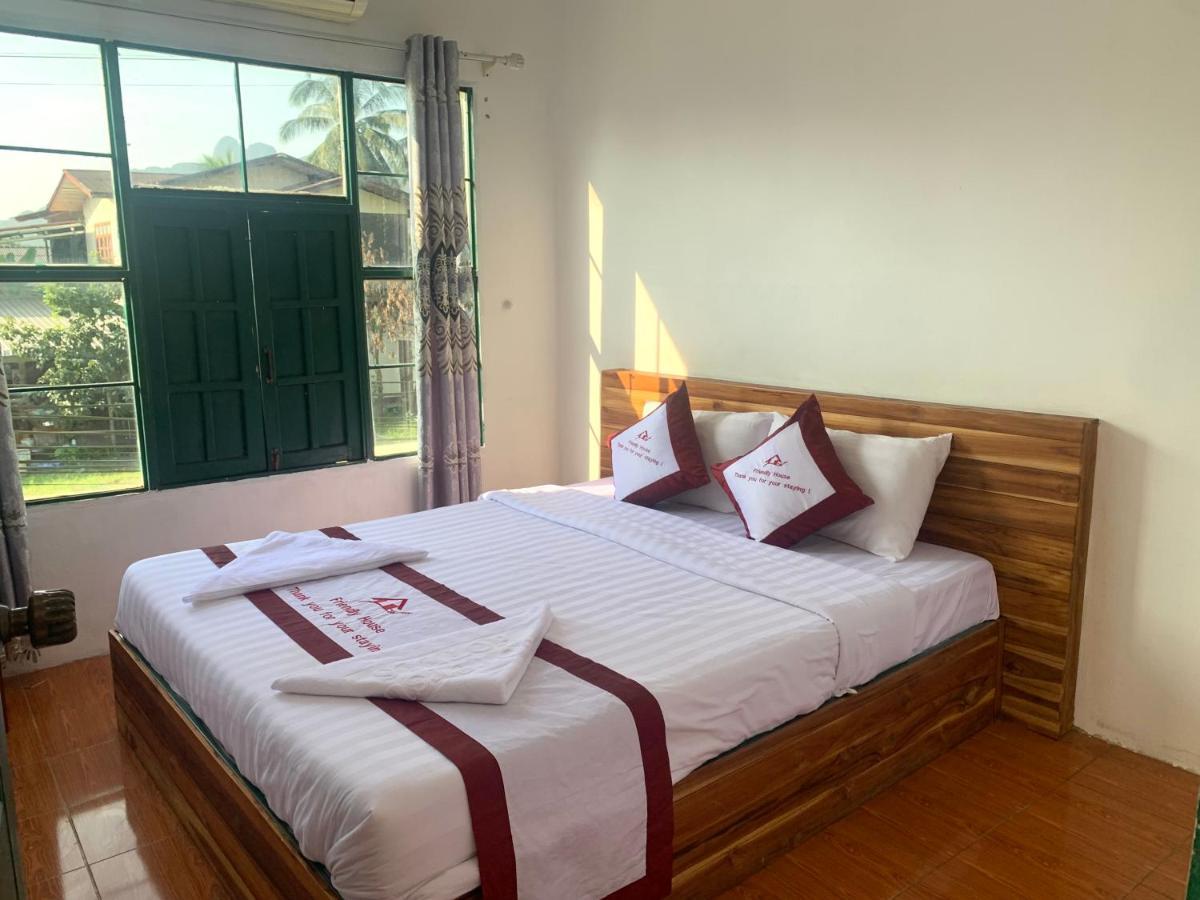 Vang Vieng Lily Backpackers Hostel Exterior photo
